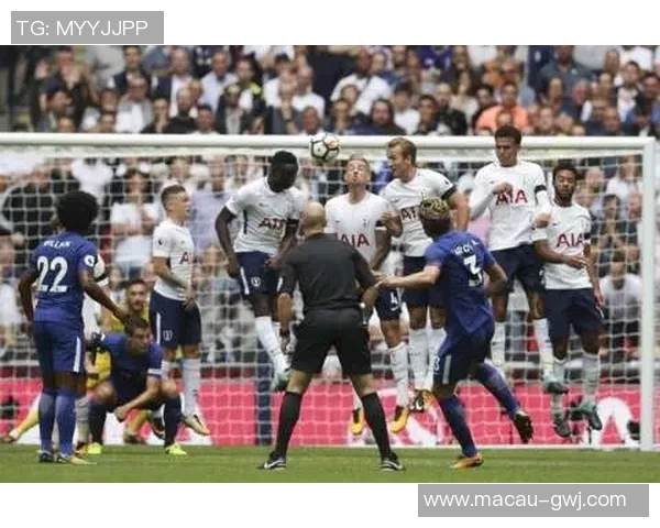 迪尼罗与热刺的激烈对决揭示足球战术与团队合作的深刻内涵