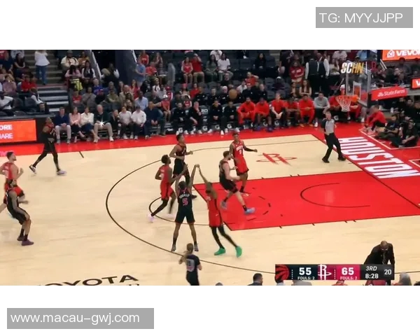 今日火箭与步行者激战正酣谁能在这场对决中笑到最后