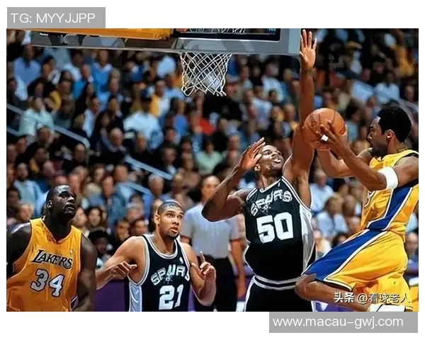 奥尼尔与邓肯巅峰对决精彩视频回顾，重温篮球传奇的辉煌瞬间