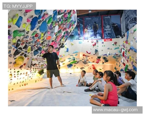 成都攀岩队在全国攀岩配合排行榜中荣获第十名的佳绩引发关注MBA