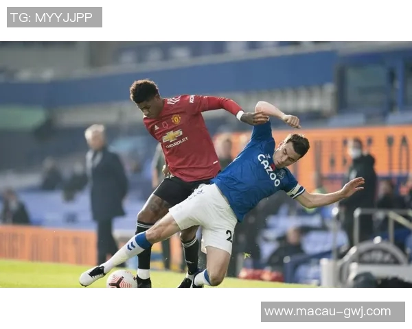 曼联与埃弗顿精彩对决回顾分析及比赛亮点总结