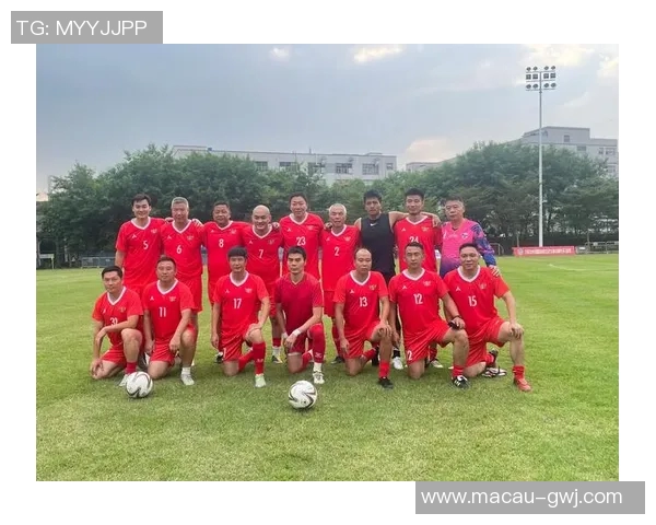 张伟的足球人生深度对话：从青涩少年到职业球员的成长历程与心路历程